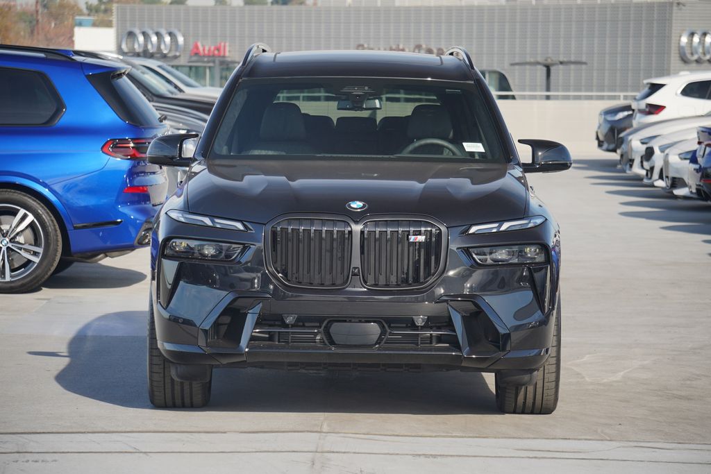 2025 BMW X7 M60i 2