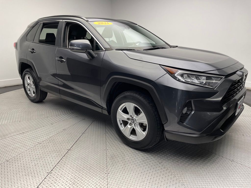 2021 Toyota RAV4 XLE 3