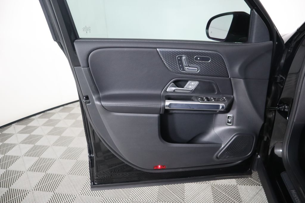 2025 Mercedes-Benz GLB 250 25