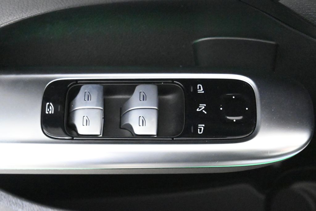 Thumbnail: 2022 Mercedes-Benz C-Class - 26