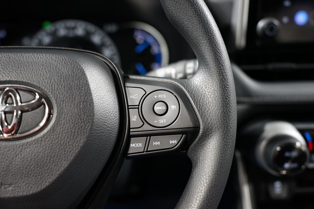 2025 Toyota RAV4 XLE 13