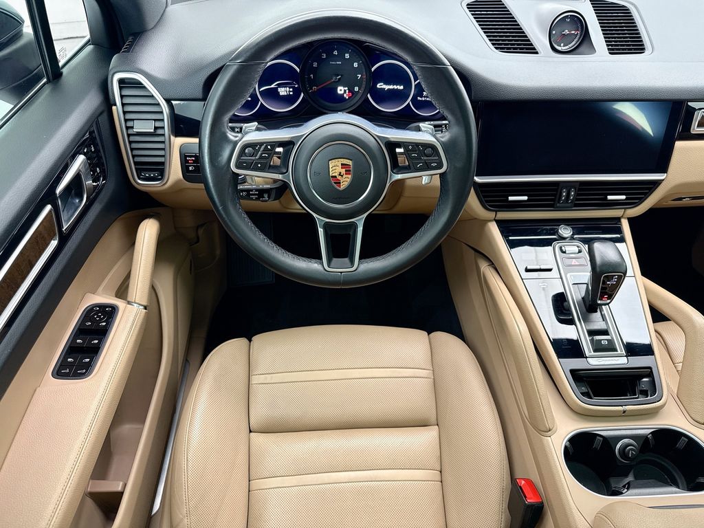 Thumbnail: 2020 Porsche Cayenne - 10