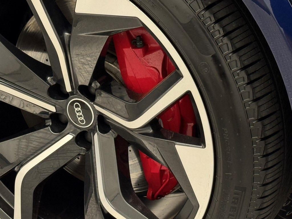 Thumbnail: 2021 Audi RS Q8 - 11