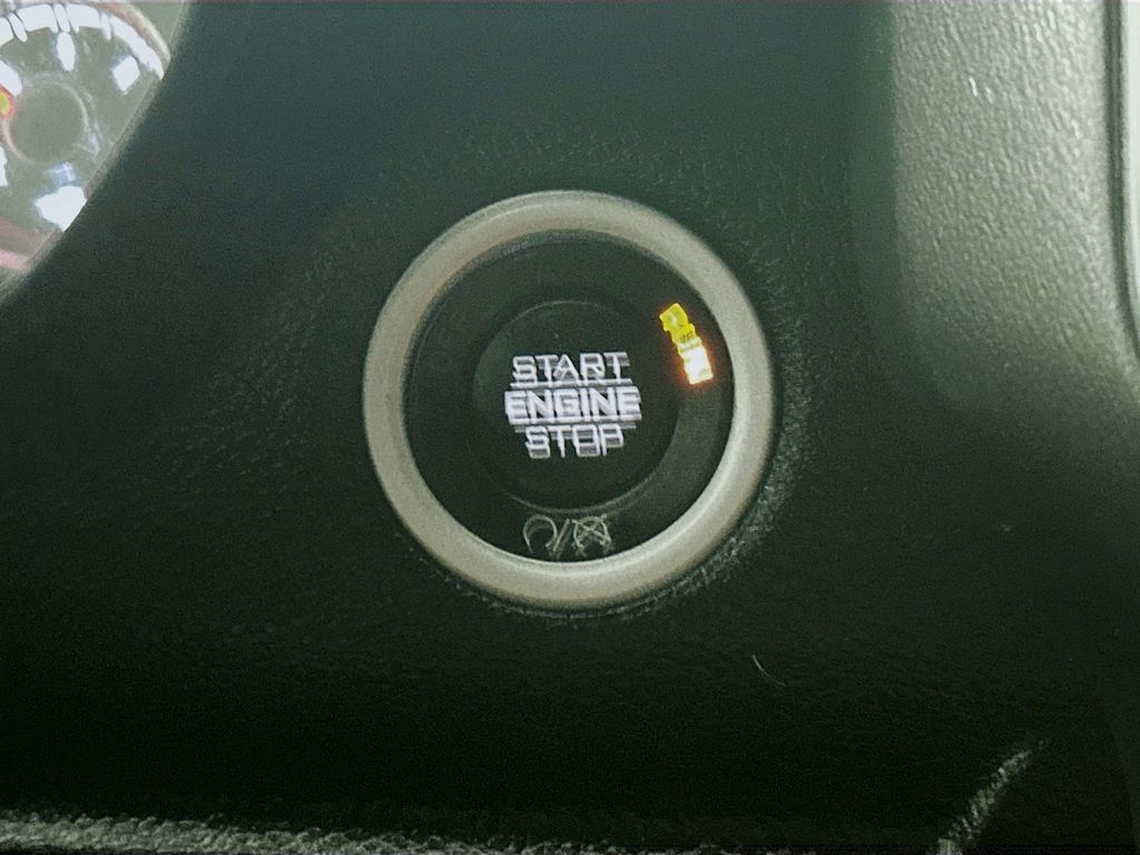 Used 2020 Red Ram Laramie image 28