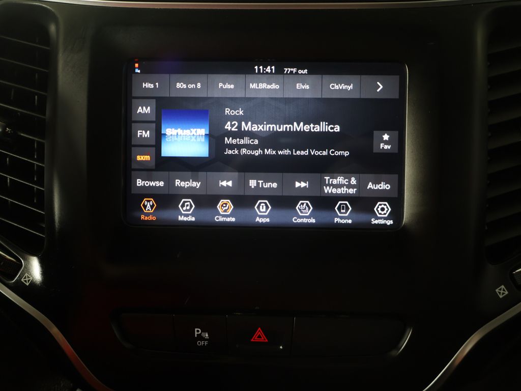 Used 2019 Gray Jeep Latitude Plus image 39