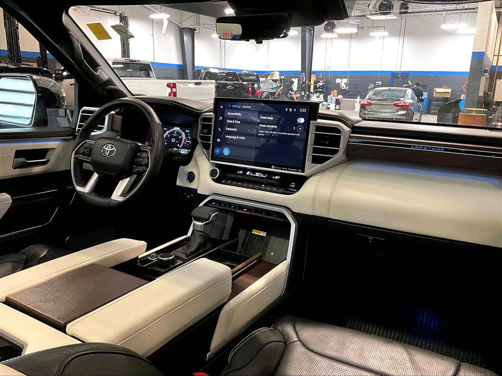 2024 Toyota Sequoia — photo 14