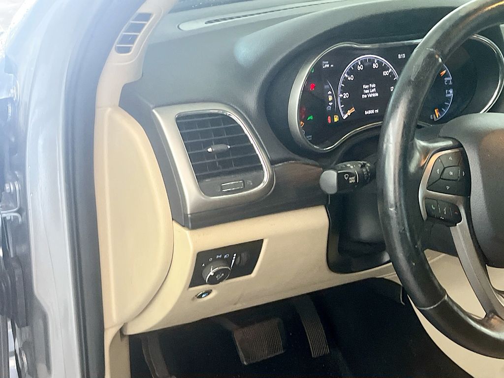 Used 2019 Silver Jeep Laredo image 10