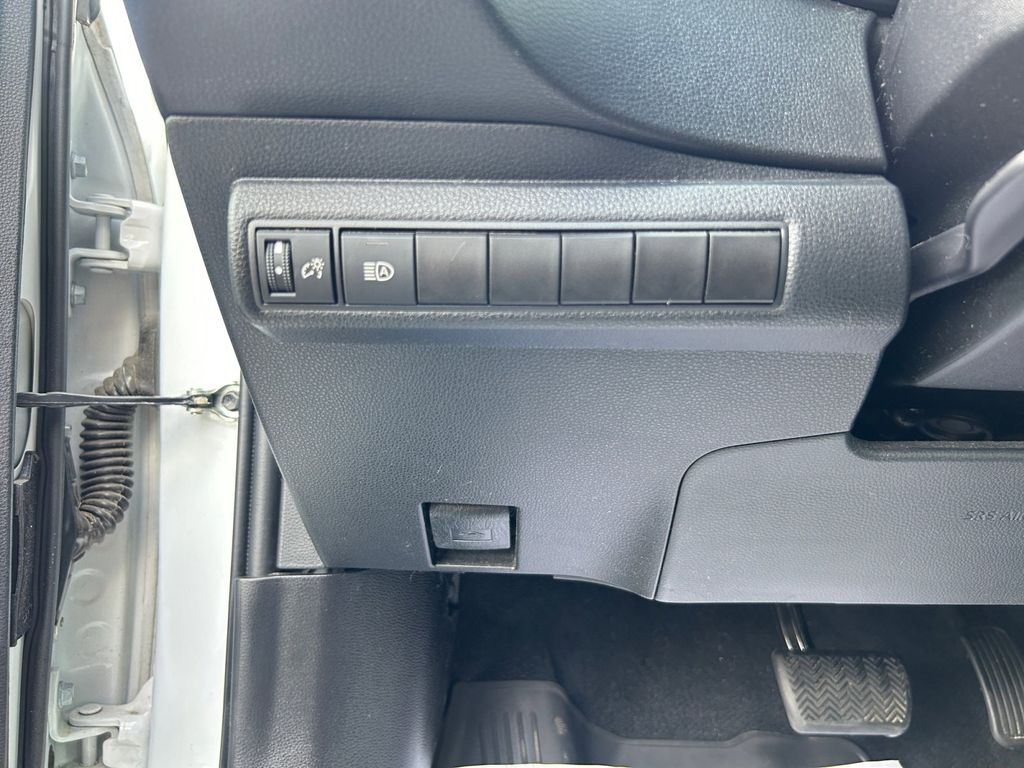 Used Car 2022 Toyota Corolla  Se Nightshade For Sale Under $20,000 In Floresville, Texas
