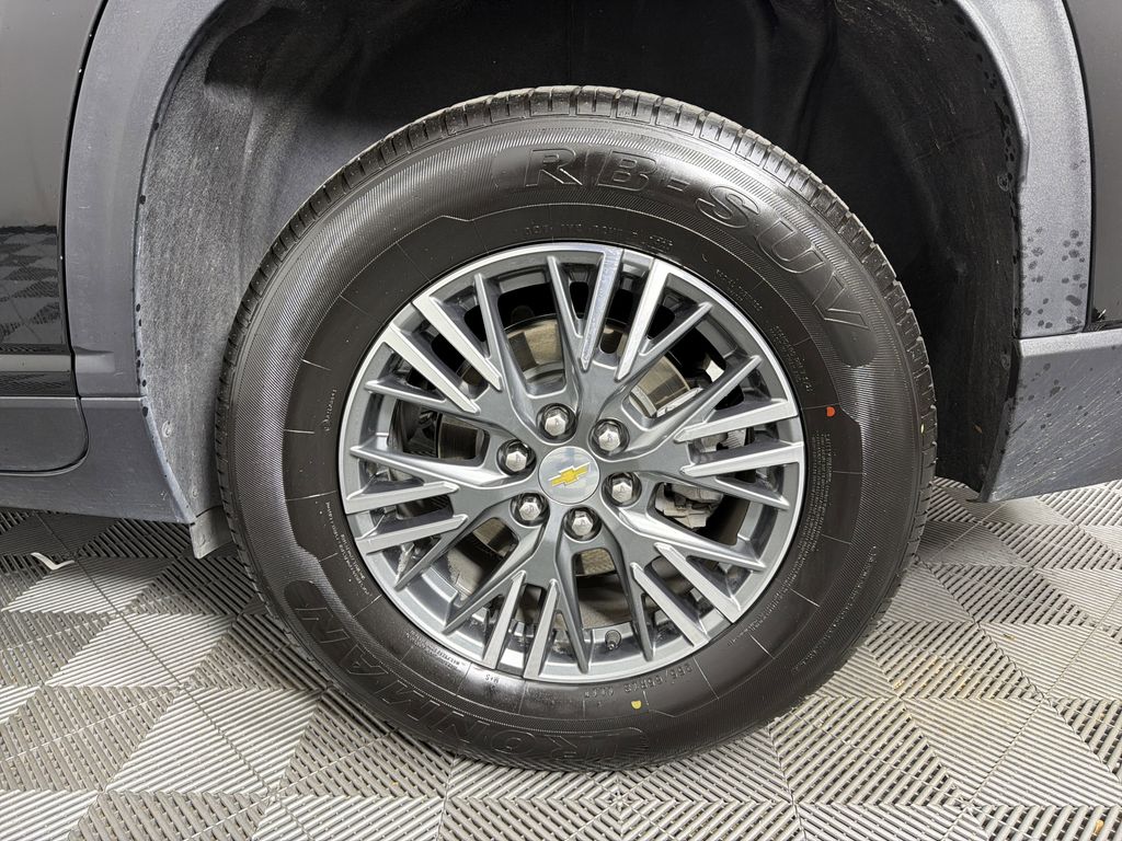 used 2024 Chevrolet Traverse car, priced at $31,900