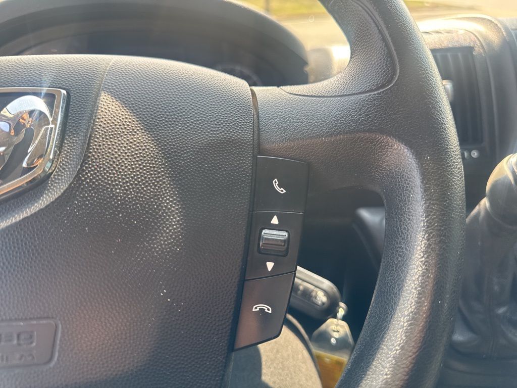 Used 2019 White Ram Base image 17