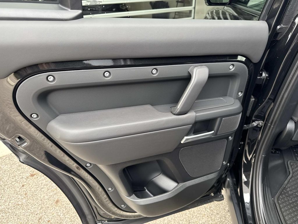 New 2026 Black Land Rover X-Dynamic SE image 12