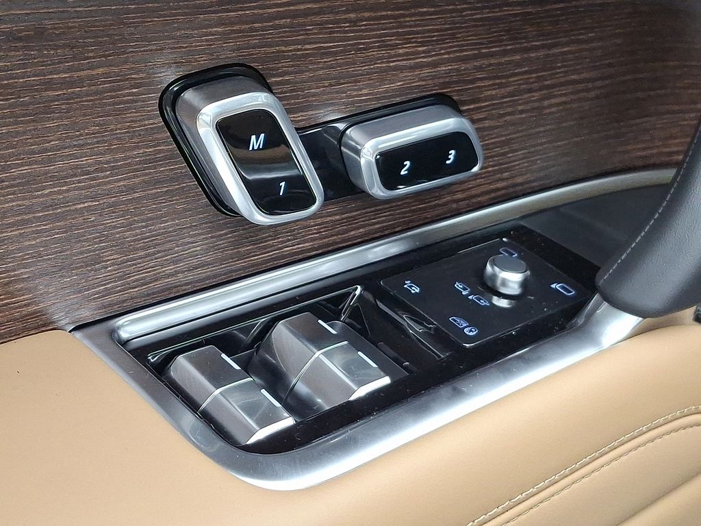 Thumbnail: 2025 Land Rover Range Rover - 19