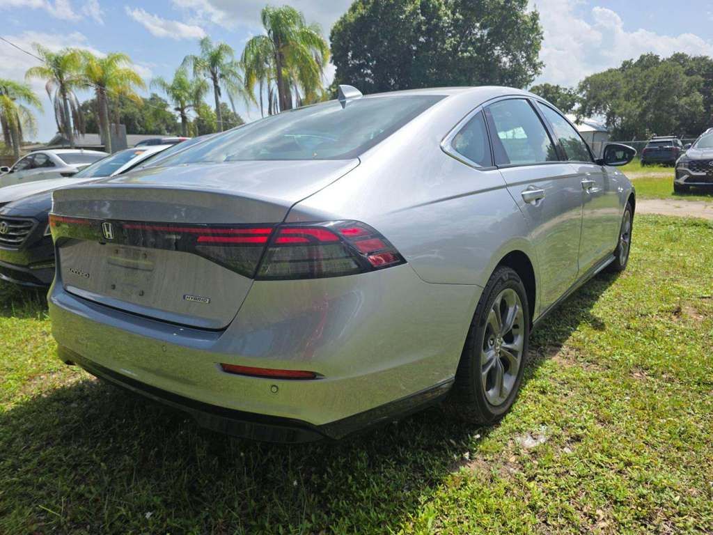 Used 2023 Gray Honda EX-L image 3