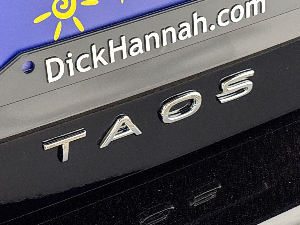 2025 Volkswagen Taos 1.5T SE Black