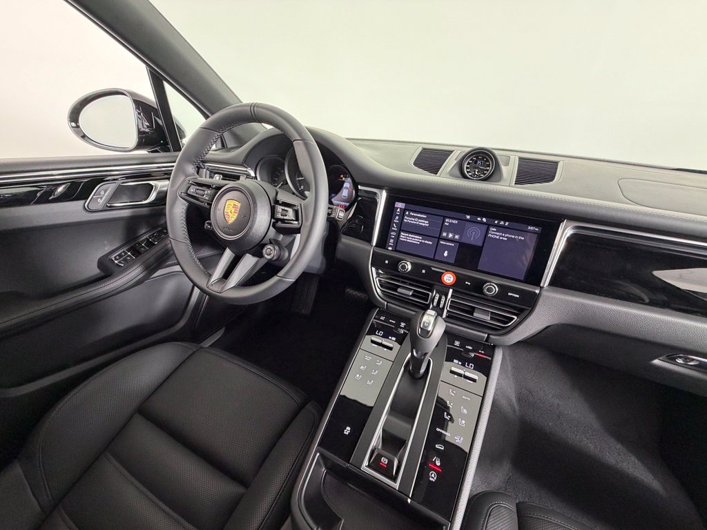 Thumbnail: 2026 Porsche Macan - 7