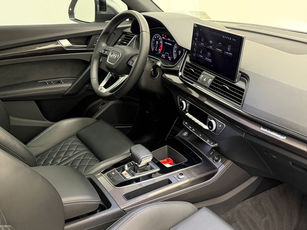 Thumbnail: 2023 Audi SQ5 - 11