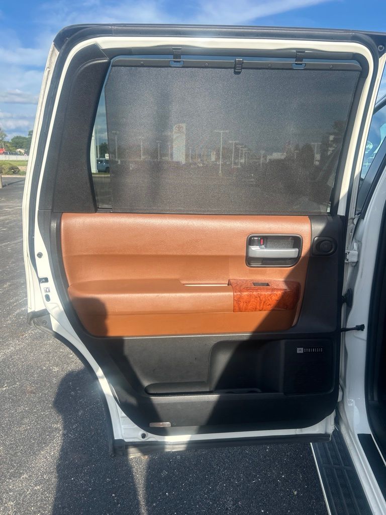 Used 2018 White Toyota Platinum image 11