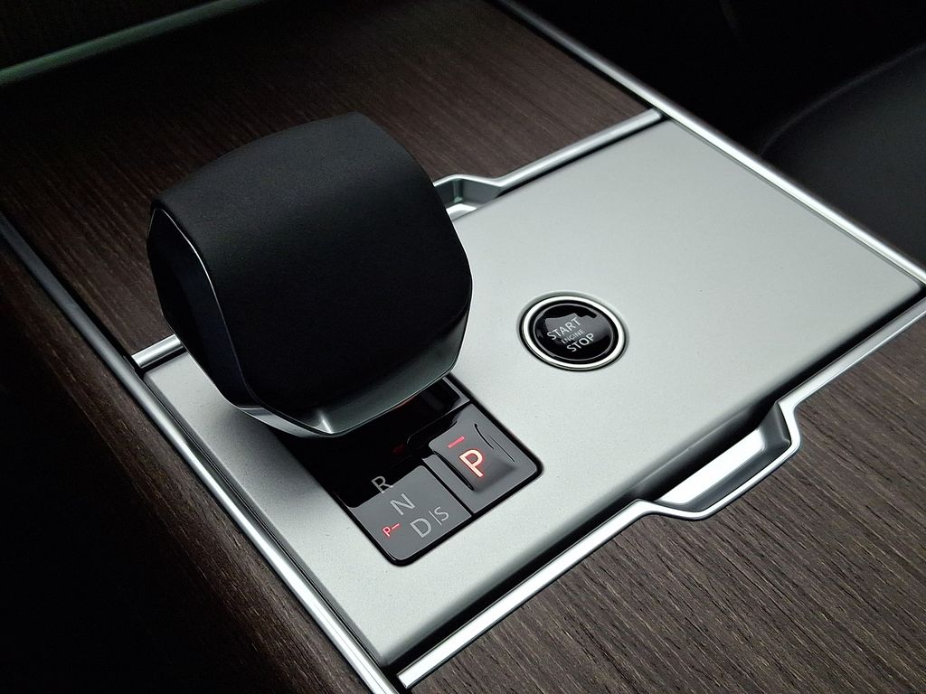 Thumbnail: 2026 Land Rover Range Rover - 13