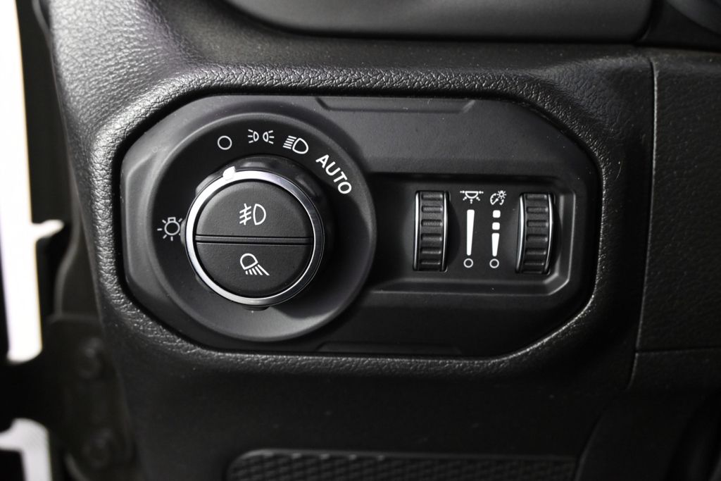 Used 2022 Green Jeep Sport image 25