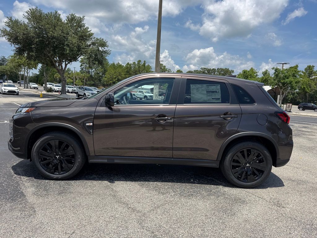 2025 Mitsubishi Outlander Sport LE photo 3