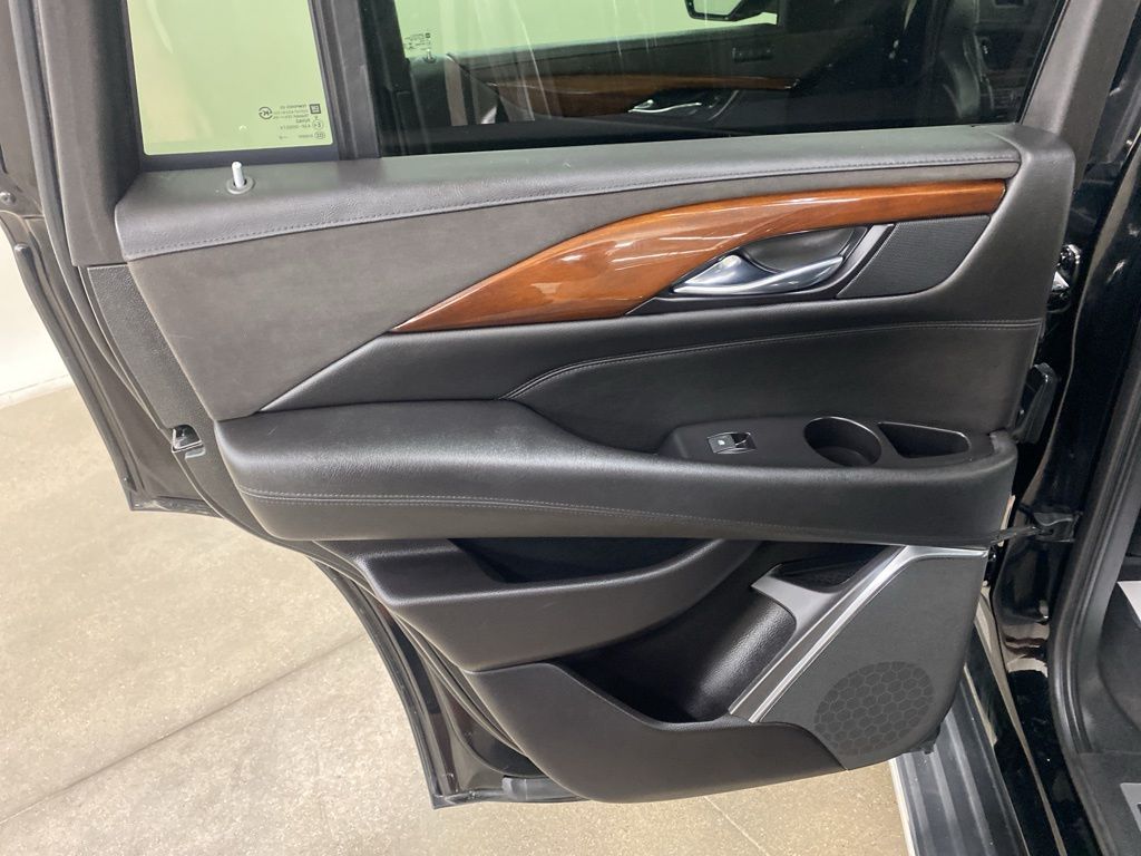 2020 Cadillac Escalade Luxury photo