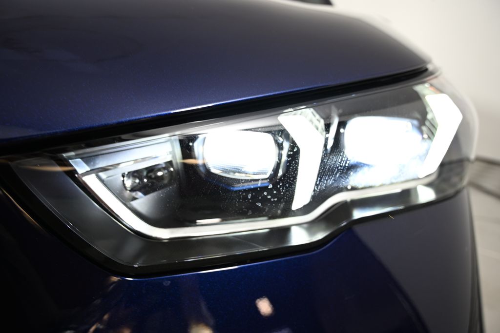 Thumbnail: 2026 BMW 5 Series - 9