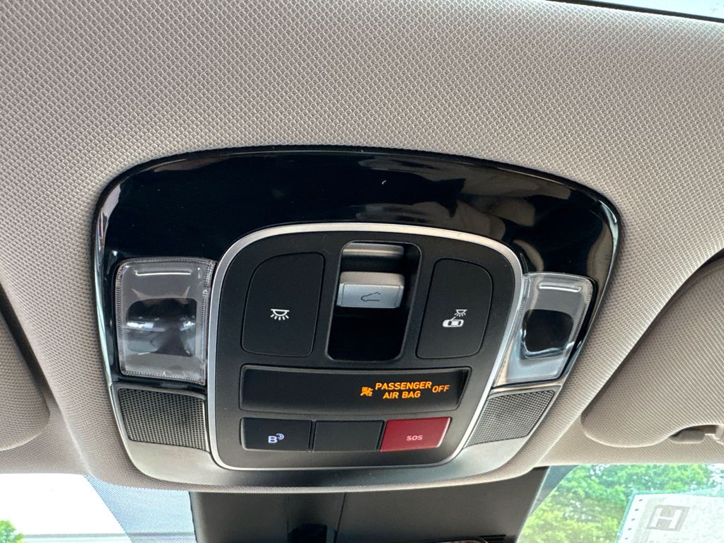 2025 Hyundai Sonata Hybrid Limited photo 19