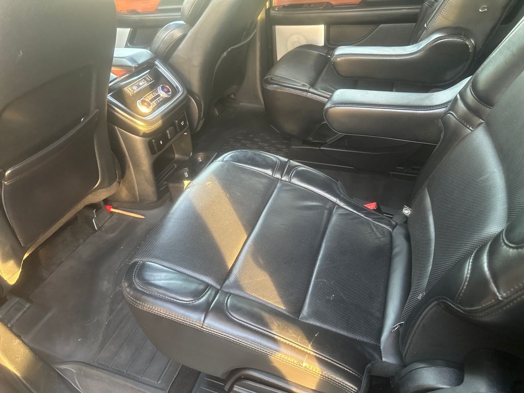 Used 2020 Black Lincoln Reserve image 14
