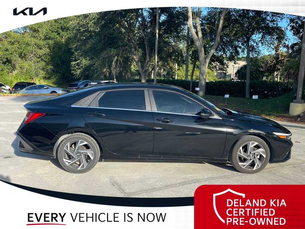 2025 Hyundai Elantra Limited - Photo 2