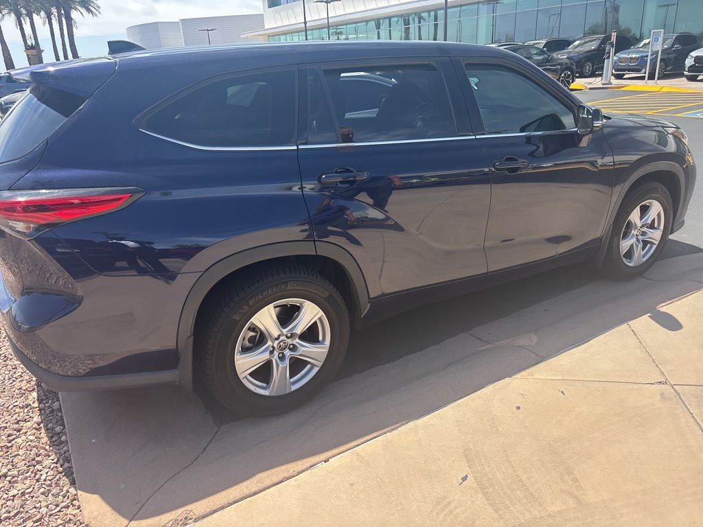 Thumbnail: 2022 Toyota Highlander - 3