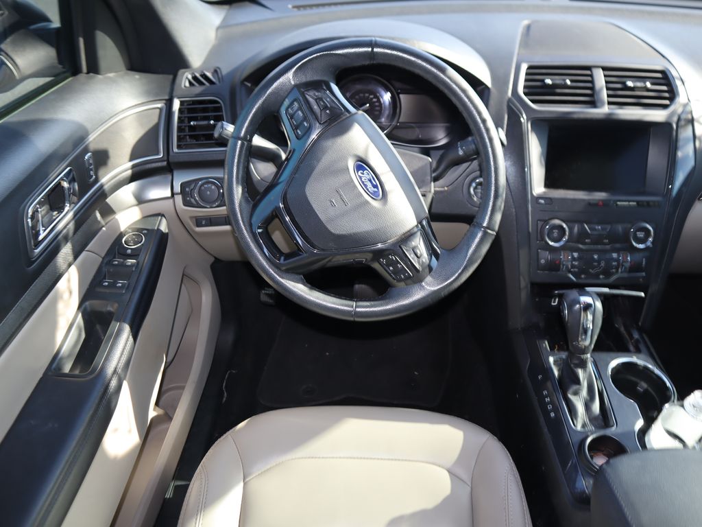 Thumbnail: 2019 Ford Explorer - 6