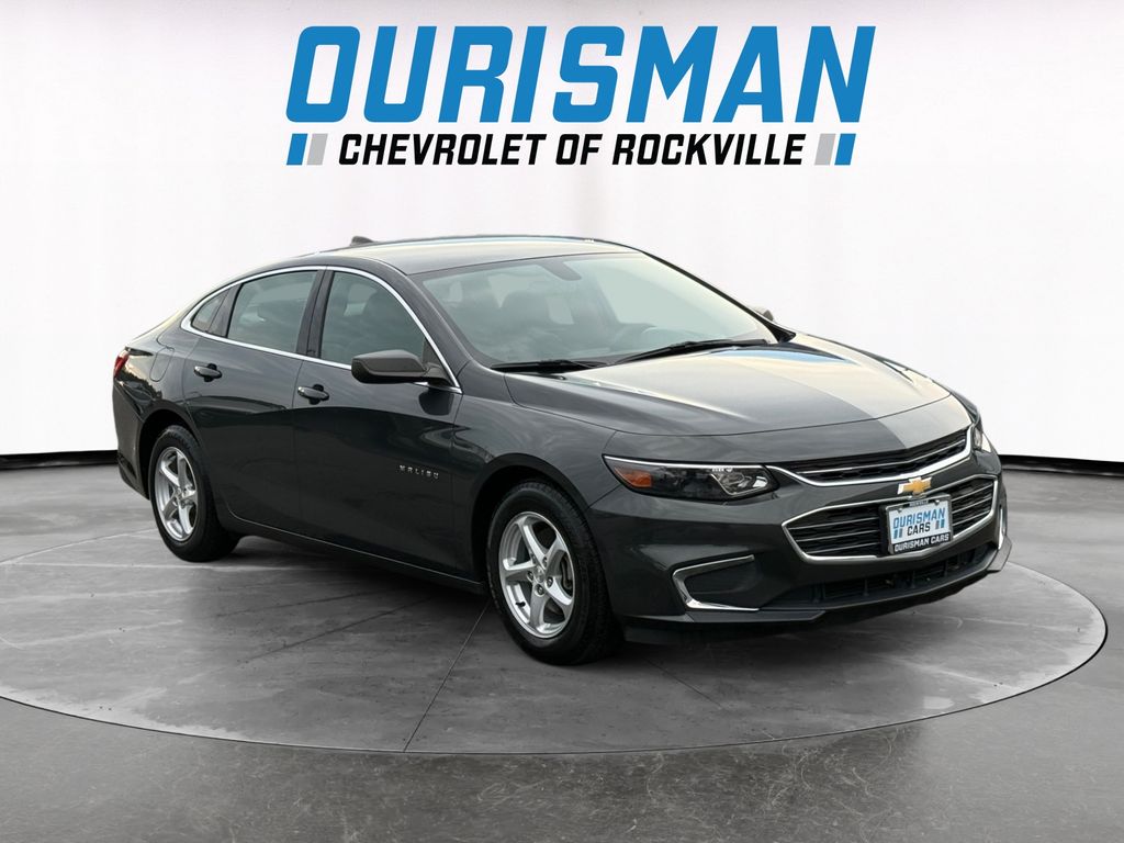 Gray Metallic 2018 Chevrolet Malibu Sedan Front-Wheel Drive 6-Speed Automatic