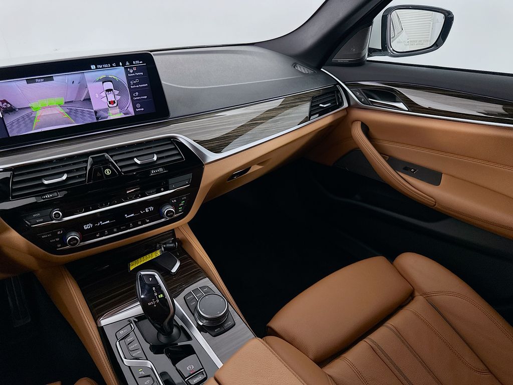 Thumbnail: 2021 BMW 5 Series - 24