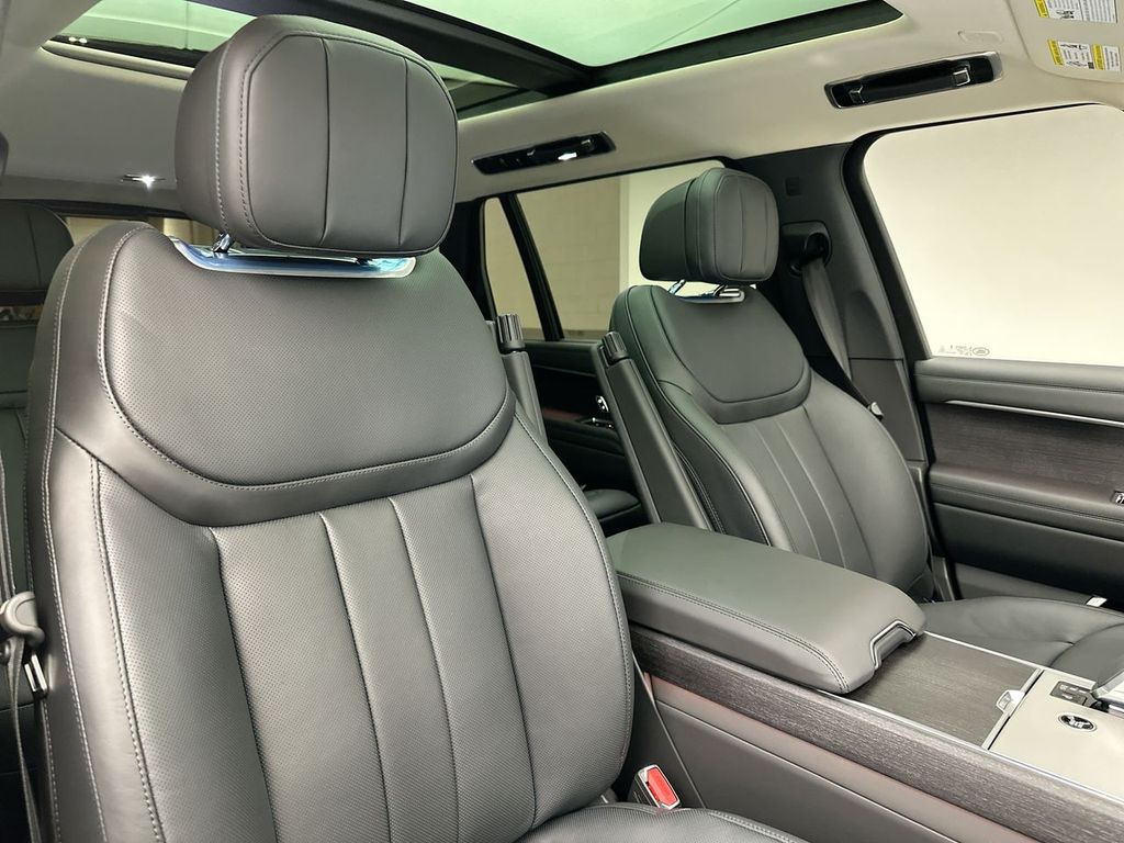 Thumbnail: 2025 Land Rover Range Rover - 4