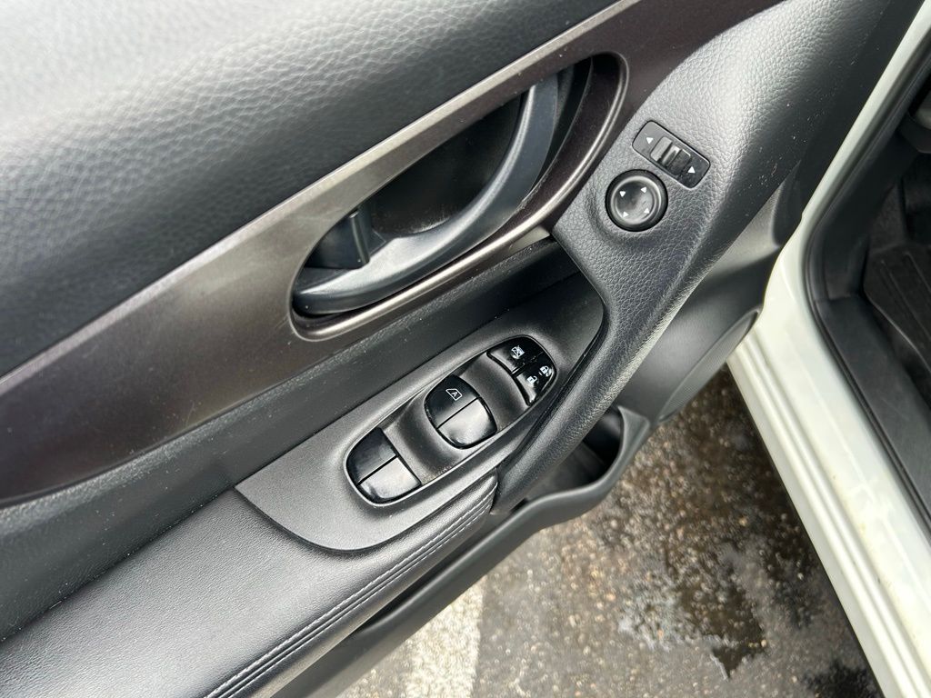 2017 Nissan Rogue Sport S 25