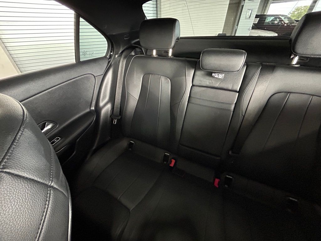Used 2020 Cosmos Black Metallic Mercedes-Benz A 220 image 9