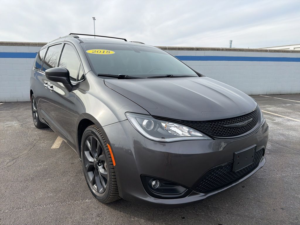 Thumbnail: 2018 Chrysler Pacifica - 7