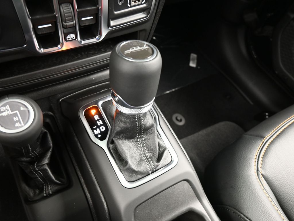 Used 2025 Black Clearcoat Jeep High Tide image 23