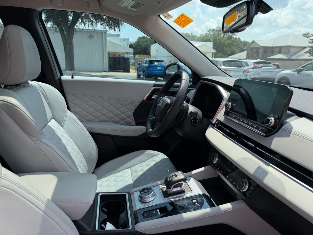 Used 2025 Mitsubishi Outlander PHEV SUV
