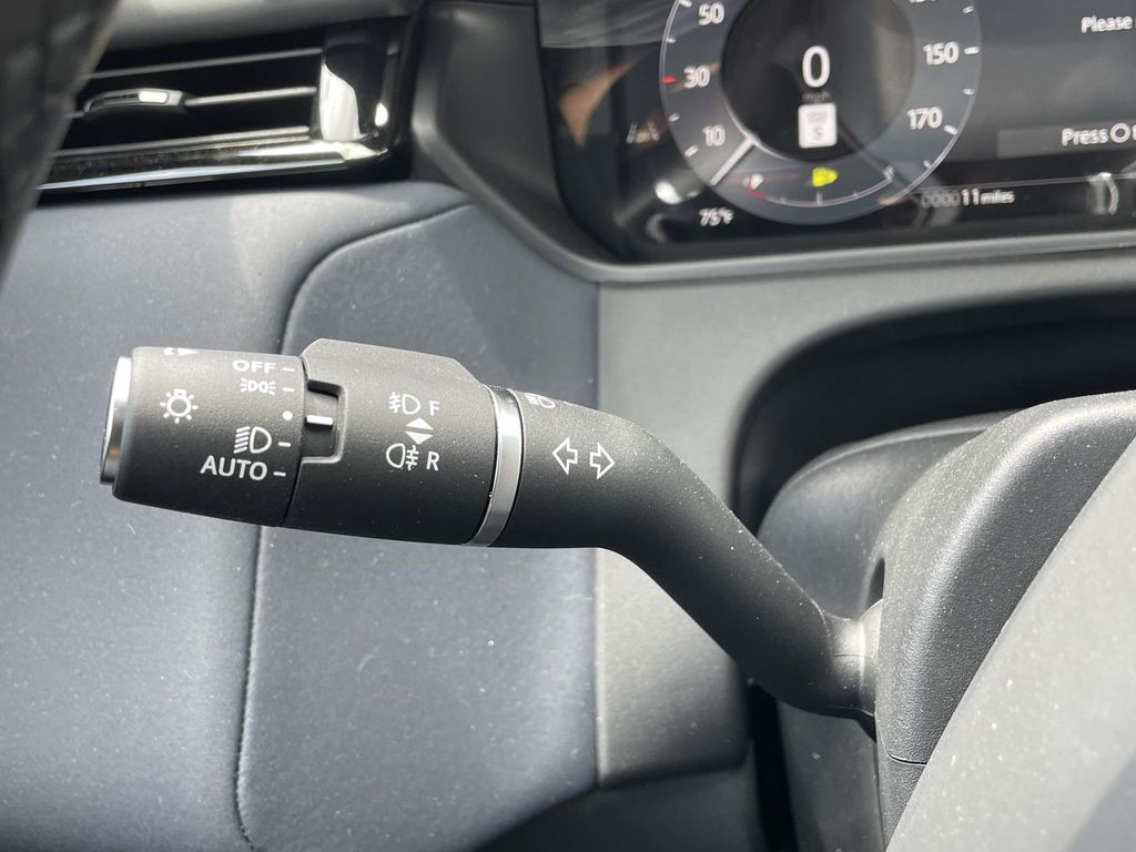 New 2026 Black Land Rover Dynamic SE image 39