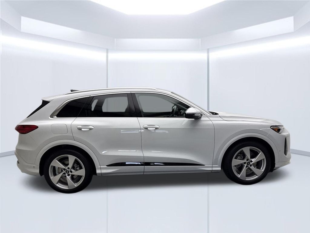 Thumbnail: 2025 Audi Q5 - 9