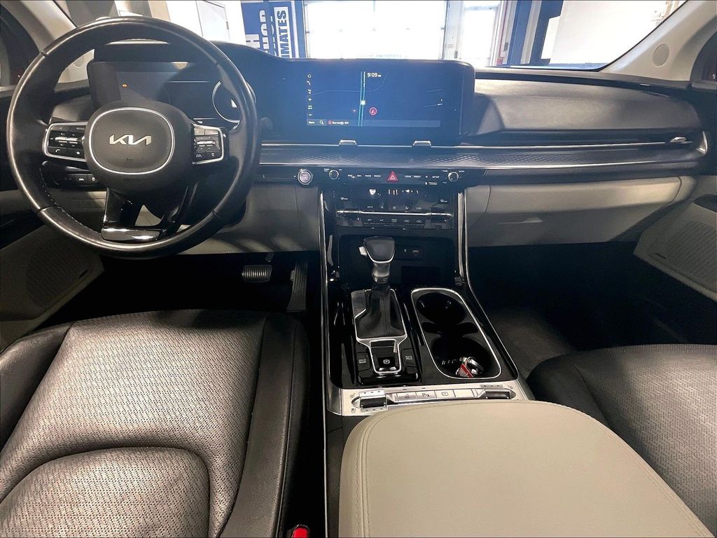 2023 Kia Carnival — photo 21