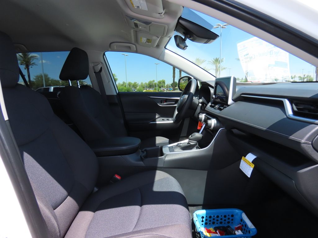 2025 Toyota RAV4 LE 19