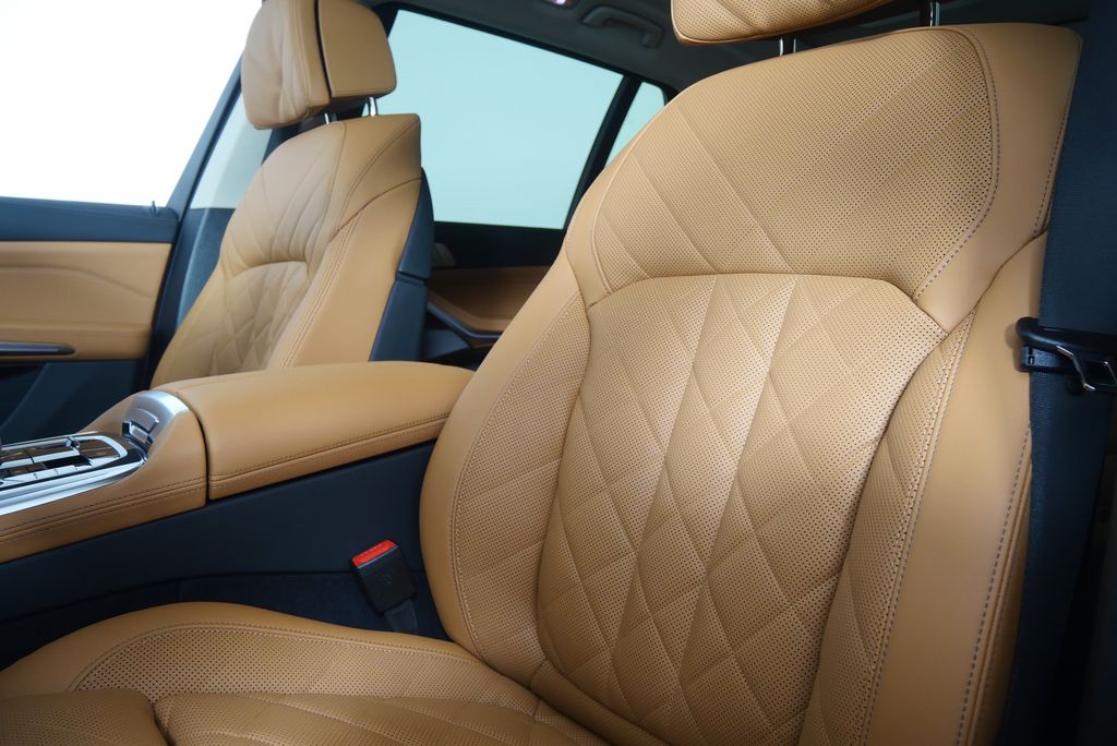 Thumbnail: 2026 BMW X7 - 11