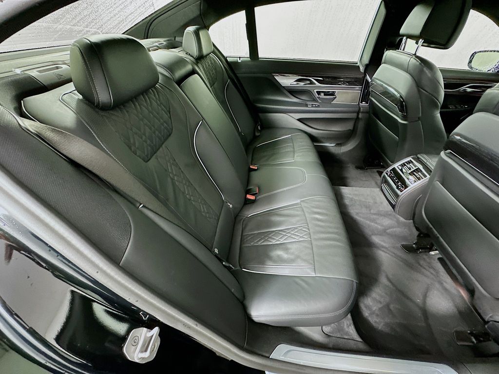 Thumbnail: 2022 BMW 7 Series - 28