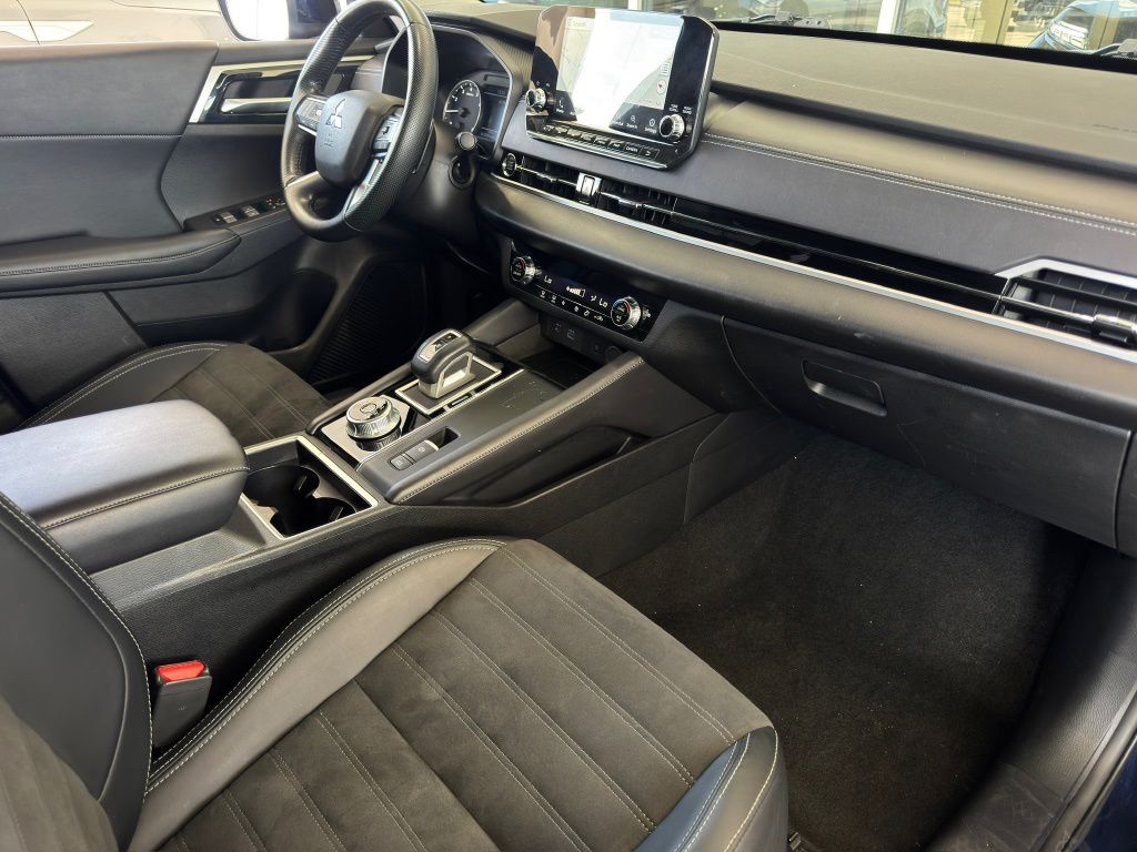 2024 Mitsubishi Outlander SE Silver at South Houston Nissan