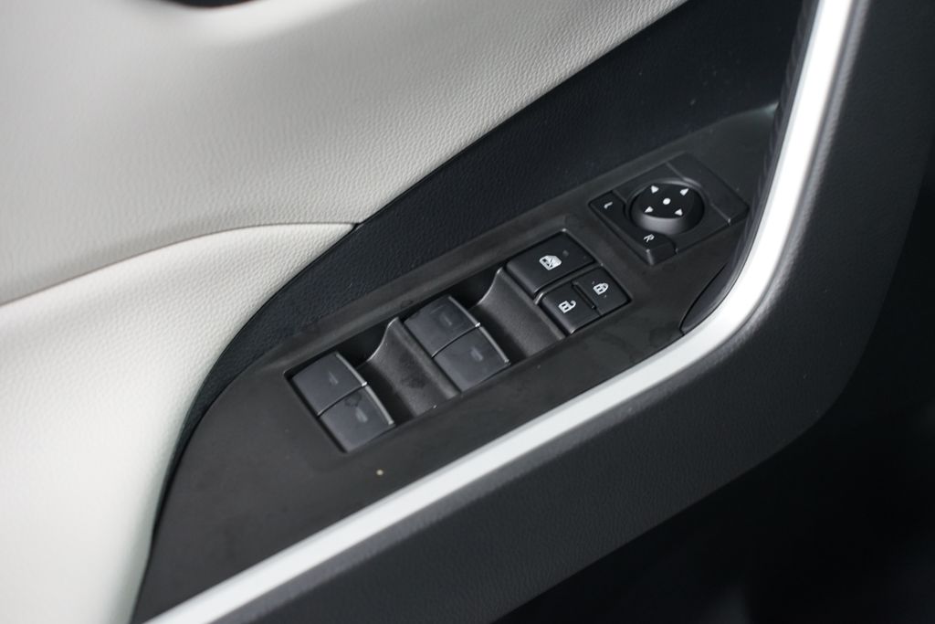 Thumbnail: 2025 Toyota RAV4 - 31