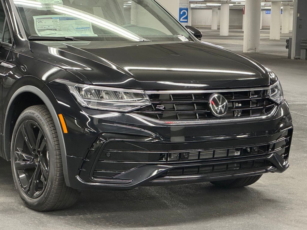 2024 Volkswagen Tiguan 2.0T SE R-Line Black 40