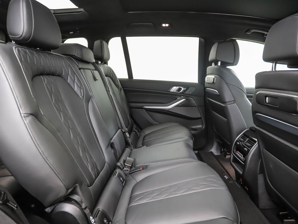 Thumbnail: 2025 BMW X7 - 28