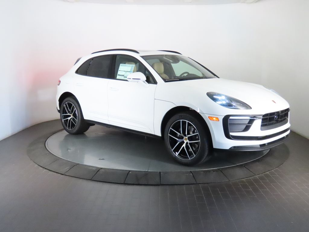 Thumbnail: 2026 Porsche Macan - 9